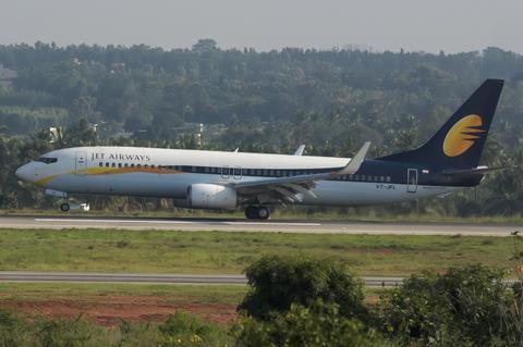 Jet_Airways_VT-JFL_at_Bangalore,_Sept_2015
