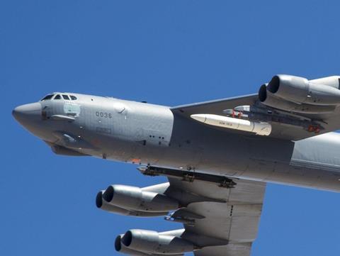 B-52 w AGM-183 ARRW