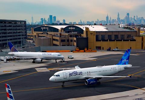United JetBlue -C- eqroy_shutterstock