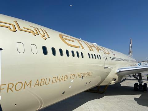 Etihad 787-9 at Dubai air show