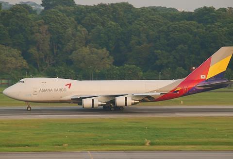 Asiana 747 freighter-c-Aero Icarus Creative Commons
