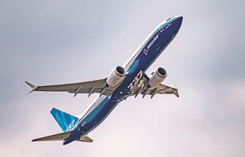 737 Max 10