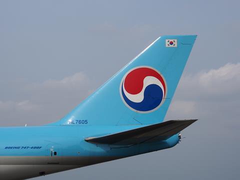 HL7605_tail_Korean_Air_Lines_Boeing_747-4B5F(ER)_-_cn_35526_taxiing_14july2013_pic-001
