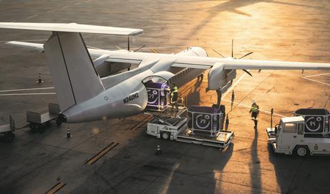 Dash 8 refuels with hydrogen