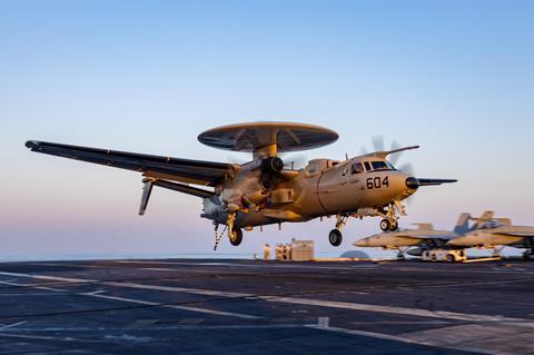 E-2D carrier landing c US Navy