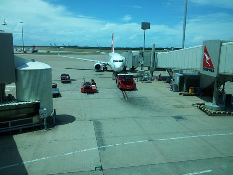 Qantas 737-800