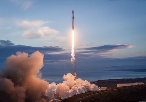 Clouds_Fire_launch_liftoff_Rocket_science_Sky_Smoke-1621908