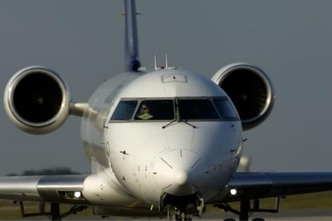 CRJ-700 640 c Aviation Images_REX_Shutterstock rex