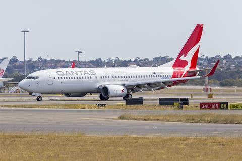 Qantas_(VH-VZO)_Boeing_737-838(WL)_at_Sydney_Airport