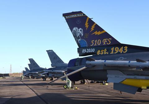 F-16CM c USAF