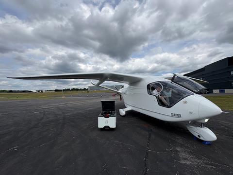 Beta CX300-c-Dominic Perry_FlightGlobal