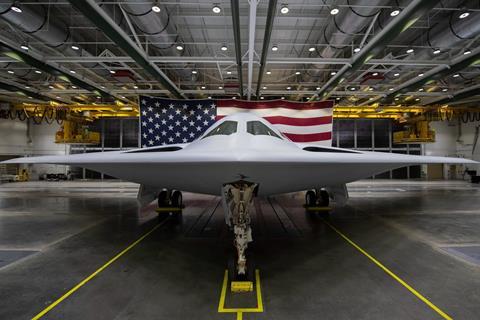 B-21 en hangar