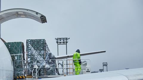 Lufthansa Cargo loading