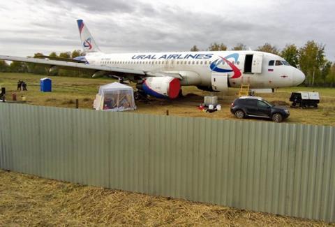 Ural stranded A320-c-Ural Airlines