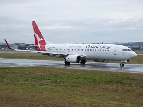 Qantas 737-800