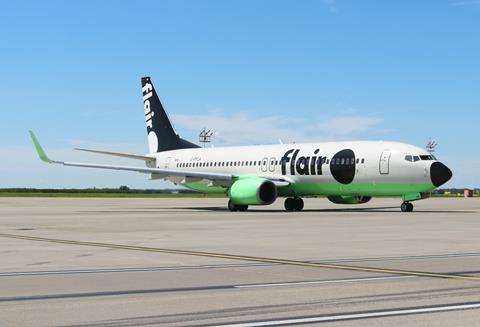 Flair 737-800-C-Raesol Creative Commons
