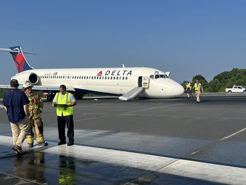 Delta Boeing 717 lands in Charlotte with nose gear retracted