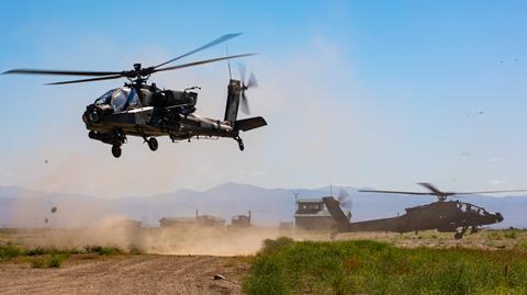 AH-64D c US Army