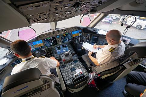 787 pilots in cockpit