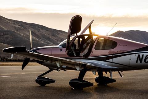 cirrus sr22t interior