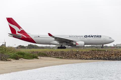 Qantas_(VH-EBS)_Airbus_A330-202_taxiing_at_Sydney_Airport