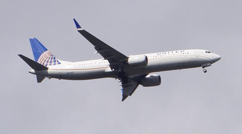 Commercial_flight_UA2442_IAH_to_FLL_airplane_N37502_Boeing_737_MAX_9