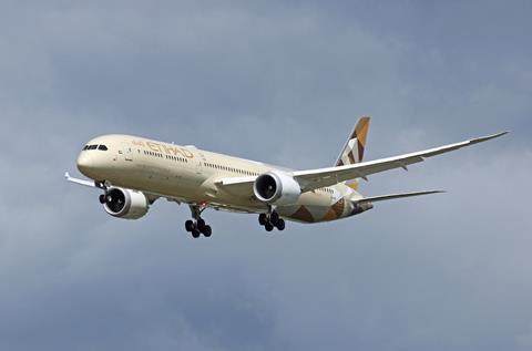 Etihad Airways Boeing 787-10 landing 2