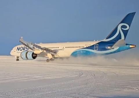 Norse 787 landing Troll-c-Sven Lidstrom Norwegian Polar Institute