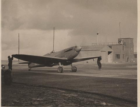 Spitfire AA810