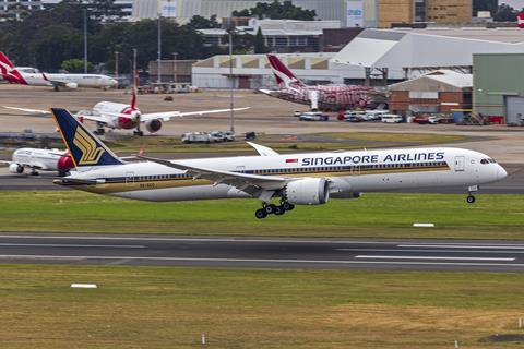 Singapore_Airlines_(9V-SCC)_Boeing_787-10_Dreamliner_landing_at_Sydney_Airport_(3)