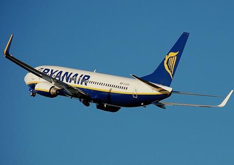 Ryanair 737-800-c-Adrian Pingstone Creative Commons