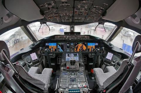 Boeing 787 cockpit-c-Alex Beltyukov Creative Commons