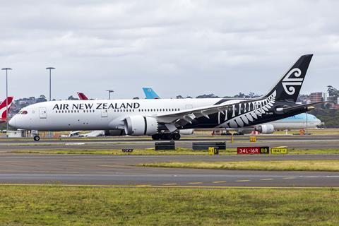 Air_New_Zealand_(ZK-NZR)_Boeing_787-9_Dreamliner_at_Sydney_Airport_(5)