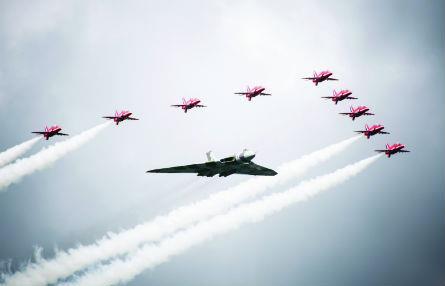 Vulcan Red Arrows Farnborough 2012 - BillyPix