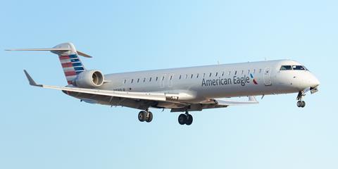 AA CRJ900 2