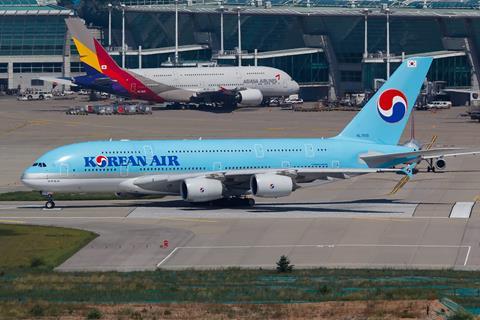 Korean_Air_and_Asiana_Airlines_Airbus_A380_at_Incheon_Airport