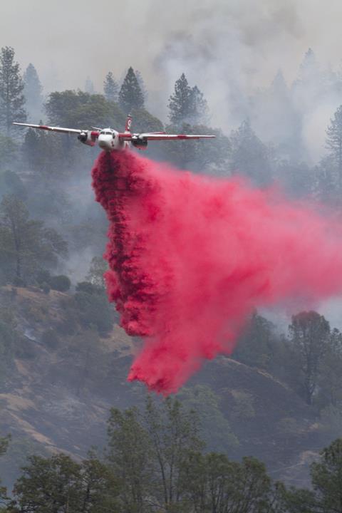 S-2T Tanker Drop c Cal Fire