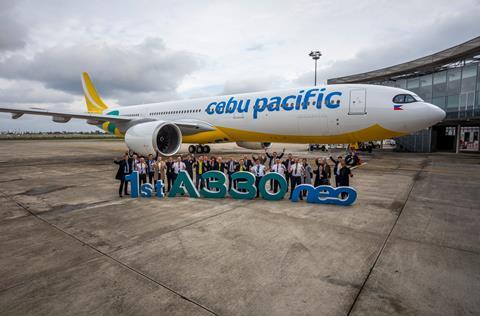 20211129 Group photo of Cebu Pacific's first A330neo with the Airbus, Avolon and airline's delivery teams