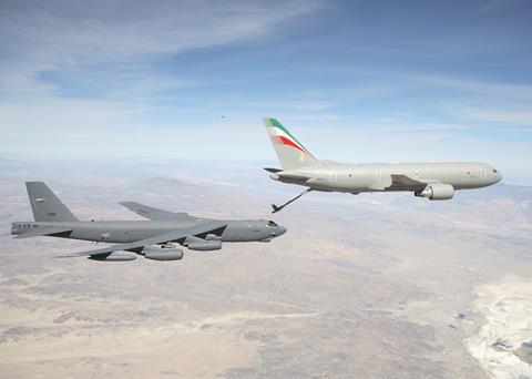 KC-767_Aeronautica_Militare_refueling_B-52H_2007