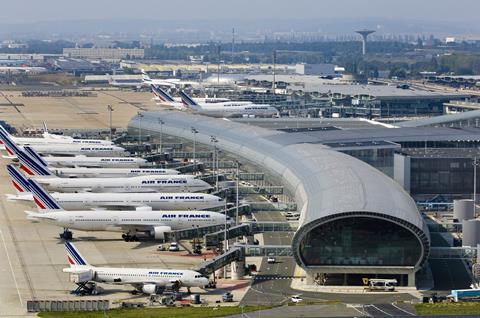 Global_view_of_hall_K_Terminal_2E_at_Paris-CDG_Airport__Groupe_ADP_Sylvain_Cambon