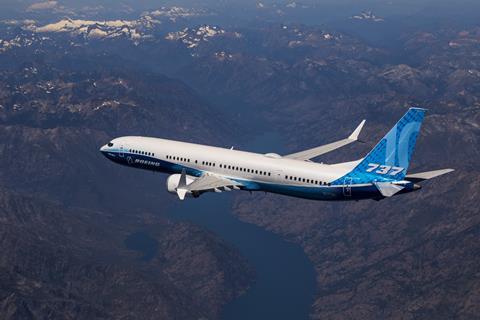 Boeing 737-10_2
