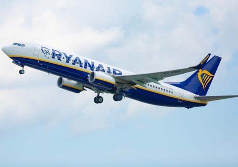 Ryanair 737-800-c-Ryanair