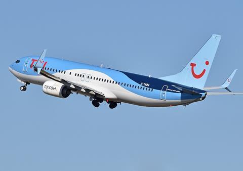 TUI 737-800-c-Alan Wilson Creative Commons