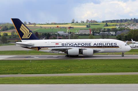 Singapore_Airlines_Airbus_A380-841_9V-SKM_(26140348354)