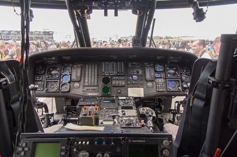 UH-60_Black-Hawk-Cockpit-Paris-Air-Show-2015