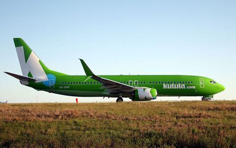 Kulula Boeing 737-800 (c) Bob Adams