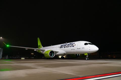 Air Baltic A220