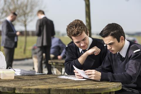 CAE_Brussels_cadets_studying_5000x3333