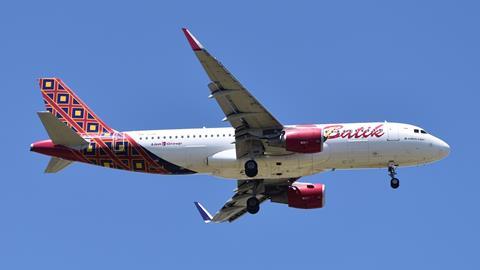 Batik_Air_Airbus_A320_PK-LUV_Perth_2022_(01)