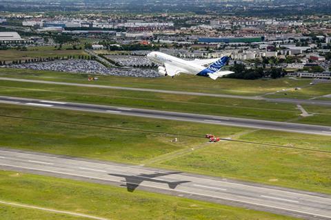 A380 lands c Airbus